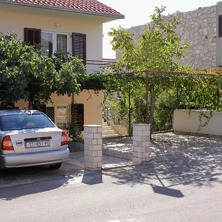 Stari Grad 5724e Apartment